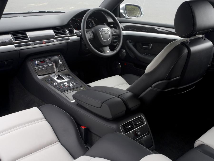Интерьер Audi S8 (D3) 2006 года  (AU) (фото 11 из 12)